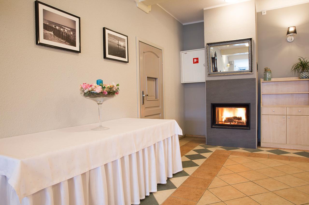 Osrodek Wczasowy Dagmor Bed & Breakfast Устка Екстериор снимка